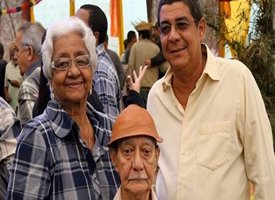 Zeca, seu Jessé e a mulher, Irineia, na última festa de aniversário do idoso. Foto: Reprodução