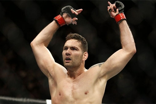 Chris Weidman vence Vitor Belfort e mantém o cinturão dos médios do UFC