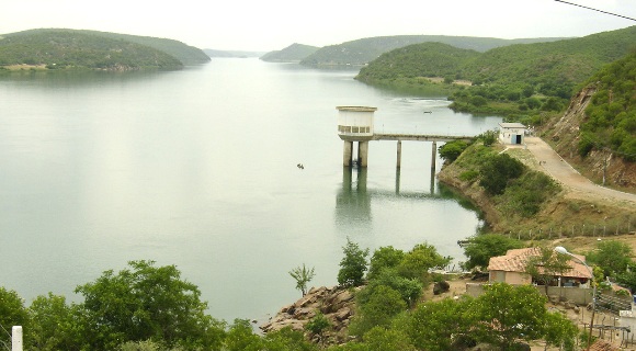 Casal volta a captar água no Rio São Francisco para municípios do Sertão