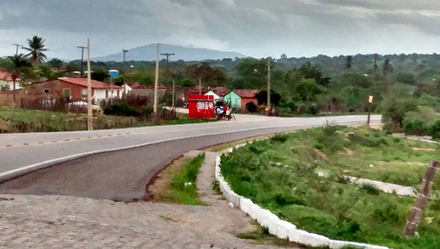 Acidente aconteceu na entrada do loteamento maria Gonzaga, em Cacimbinhas (Foto: Adrianu Santos)