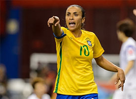 Marta marcou de pênalti e se tornou na maior goleadora da história da Copa do Mundo feminina, com 15 gols em 15 jogos (Foto: Internet)
