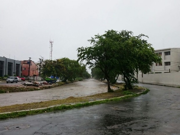 Volume do Riacho Salgadinho subiu (Foto: Cau Rodrigues/G1)