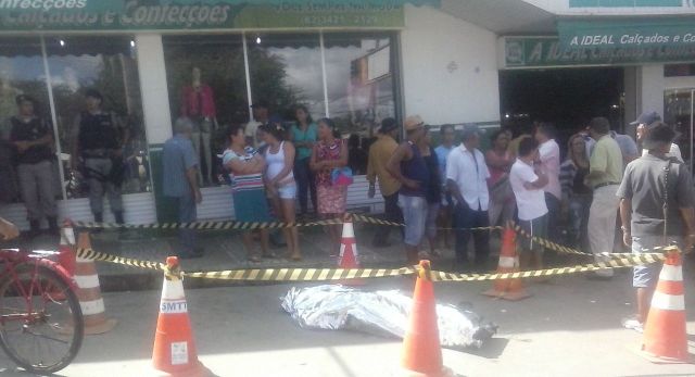 Idoso passa mal e morre no centro de Palmeira dos Índios (Foto: Marcus Batata/EstadãoAlagoas)