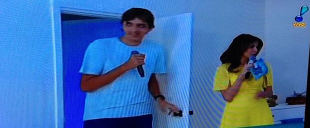 Cristóvão, o gigante de Alagoas é surpreendido com oferta de emprego em participação no programa da Rede TV