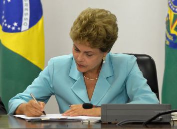 Eles defendem que o mecanismo do impeachment deve ser empregado somente se houver “comprovação clara e inquestionável” de atos praticados dolosamente pelo chefe de Governo que atentem contra a Constituição (Foto: Internet)