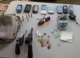 Homens são flagrados com armas na AL-101