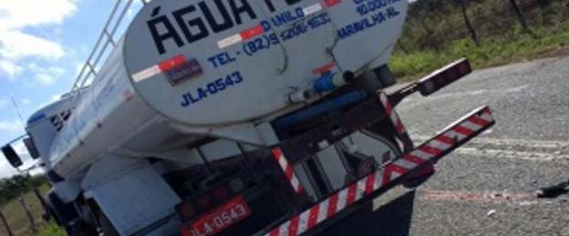 Criança morre esmagada por caminhão-pipa em Pão de Açúcar