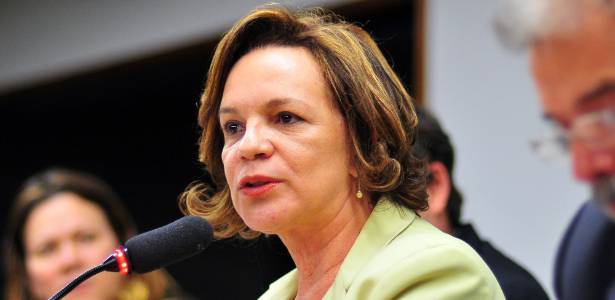 deputada-federal-fatima-pelaes-pmdb-ap-1313142091410_615x300