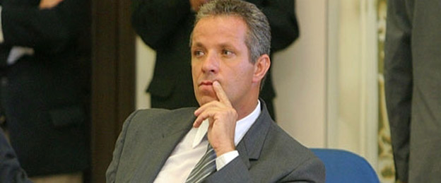 Justiça afasta prefeito de Viçosa por mais 180 dias