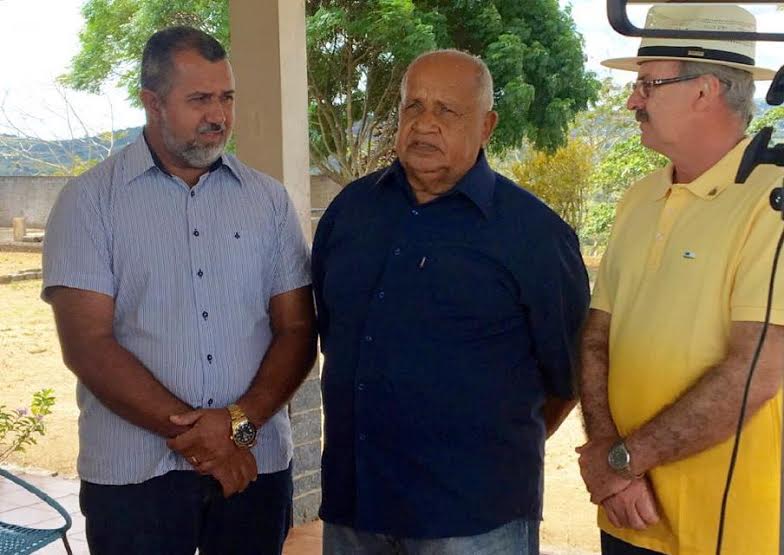 Ex-prefeito tem candidatura barrada, mas aciona filho para a vaga