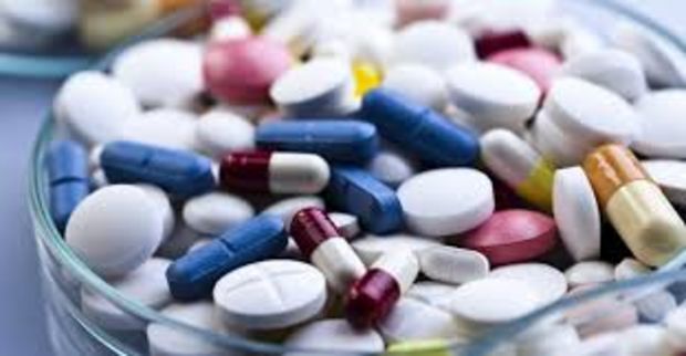 Justiça bloqueia R$ 8,8 mi do Estado para garantir medicamentos