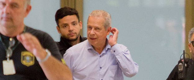 Carregadores e pendrives são achados em cela de Dirceu e Argôlo