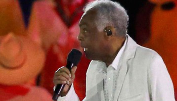 Insuficiência renal: Fragilizado, Gilberto Gil volta a ser internado em São Paulo