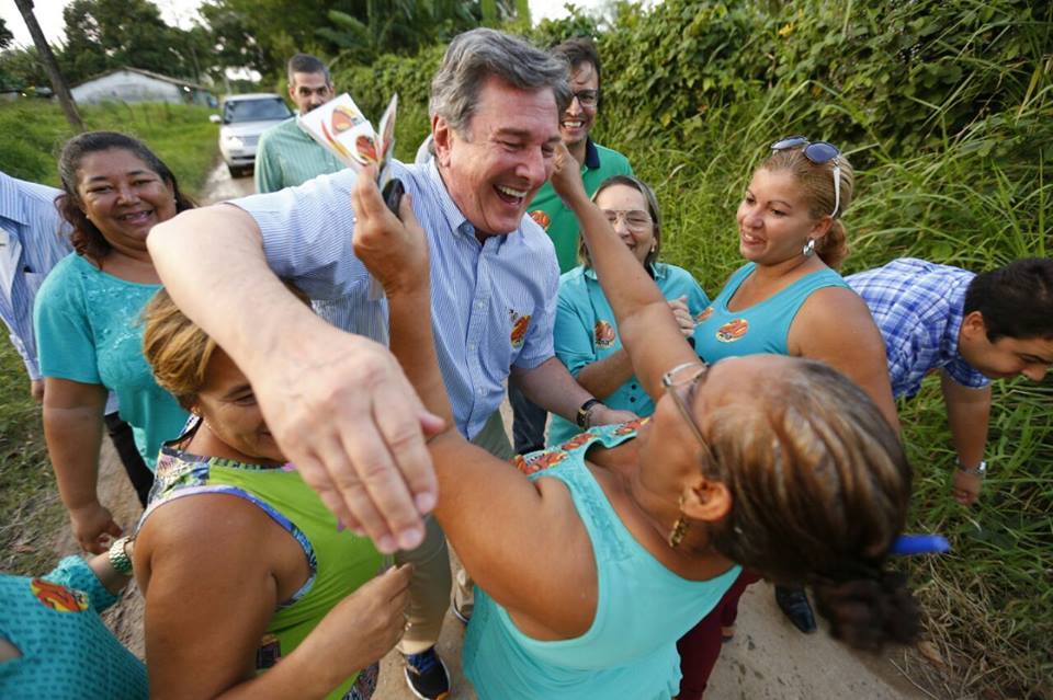 Collor entrou de vez na campanha em Alagoas pedindo votos para seus aliados