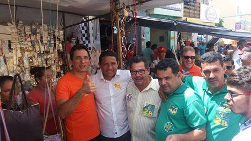 Candidatos à prefeitura de Palmeira se encontram e trocam abraços