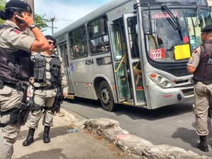 Morre sargento que reagiu a assalto a ônibus em Maceió