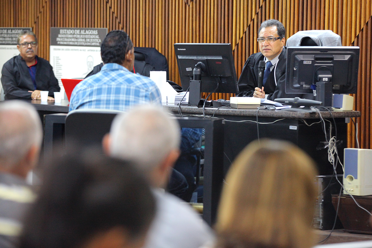Júri absolve policiais militares acusados de envolvimento em chacina