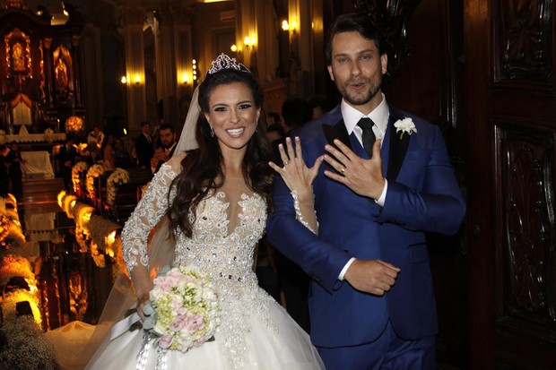 “Big Brother Brasil 13″ Kamilla Salgado e Eliéser se casam em São Paulo