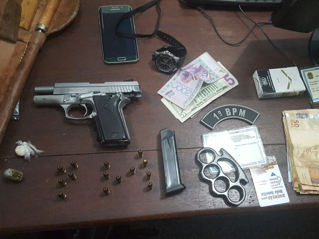 Jornalista acusado de extorsão é preso com arma e munições