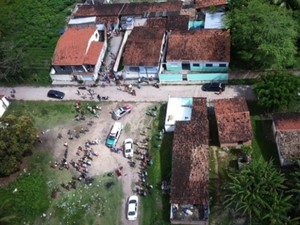 Dupla rouba carro, provoca acidente e troca tiros com a PM em Alagoas