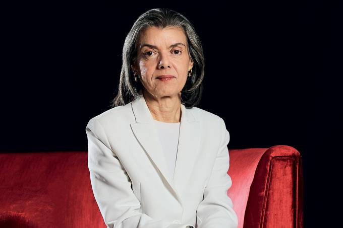 Cármen Lúcia, nova presidente do STF: entre rosas e espinhos
