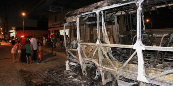 Comissão de delegados vai investigar incêndios de ônibus em Maceió
