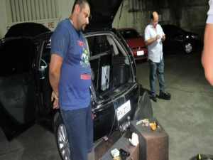 Perícia encontra objetos de crime em carro usado na fuga de esquartejadora