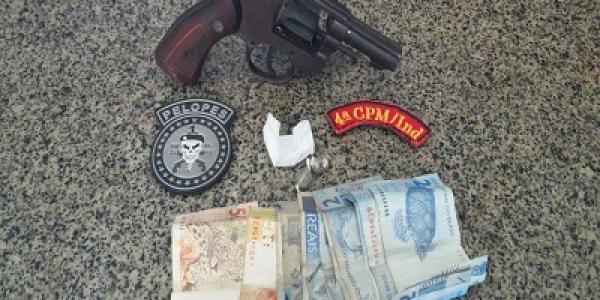 PM apreende duas armas de fogo e drogas em Cajueiro e Viçosa