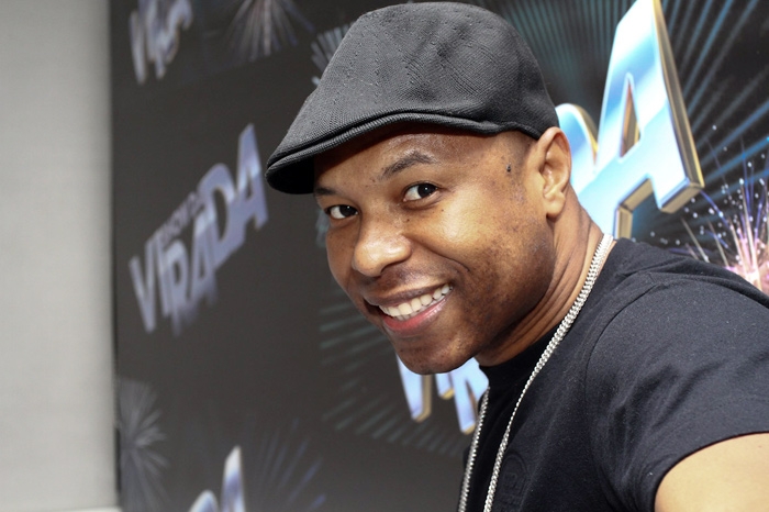 Cantor Buchecha faz cirurgia para reduzir as bochechas