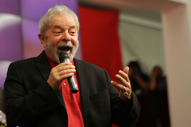 lula-falando-no-microfone