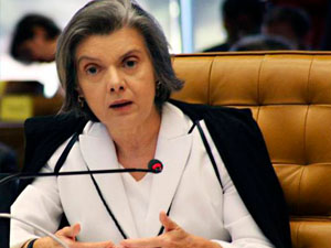 Cármen Lúcia agenda julgamento que pode complicar Renan