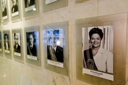 O Palácio do Planalto acaba de pendurar na galeria de ex-presidentes a foto de Dilma Rousseff.