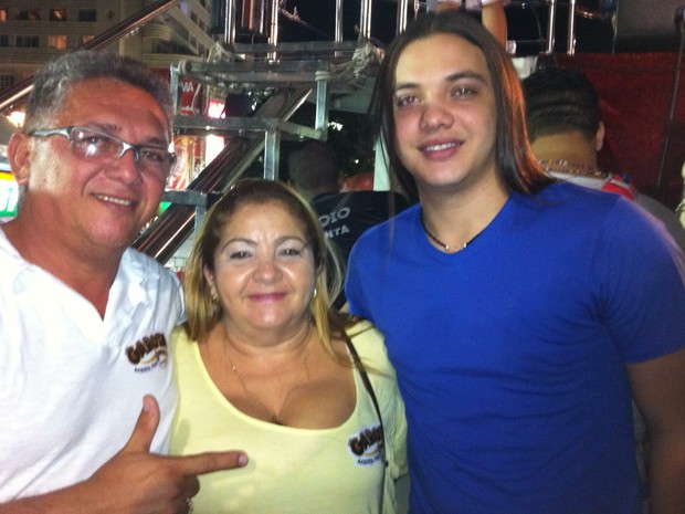 Dona Bill e o filho, o cantor Wesley Safadão (Foto: Facebook/Reprodução)