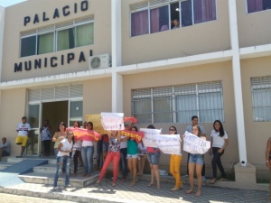 Justiça determina oferta de transporte a universitários de Cajueiro