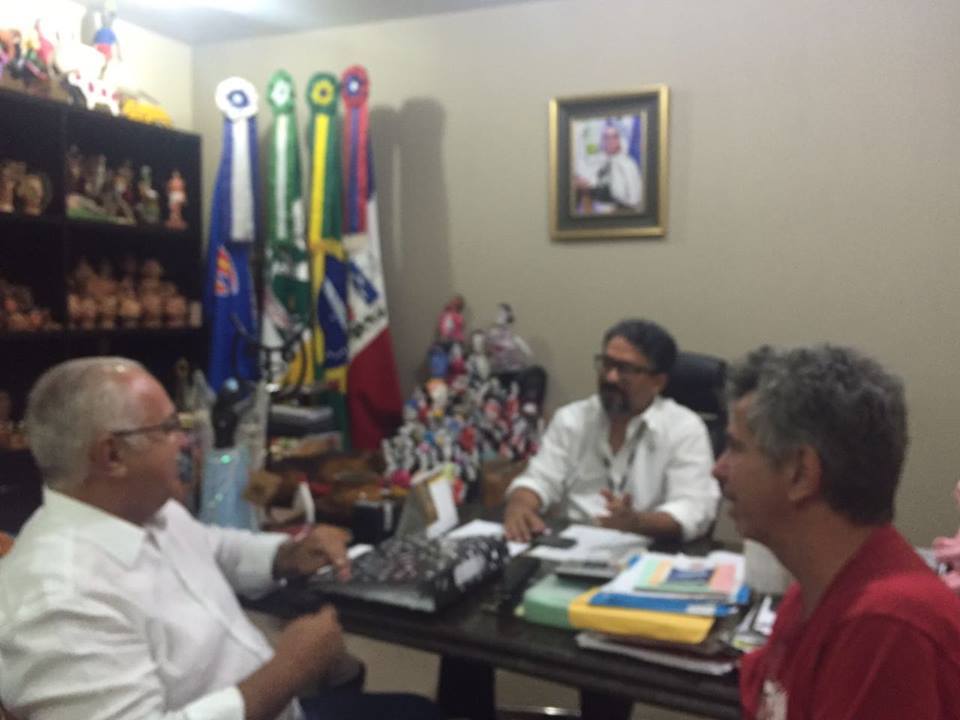 Rogério Teófilo busca informações sobre cenário educacional em Arapiraca