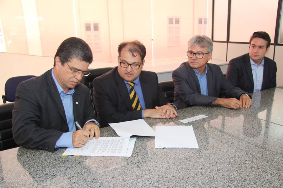 Eletrobras assina acordo para negociar dívida da Casal