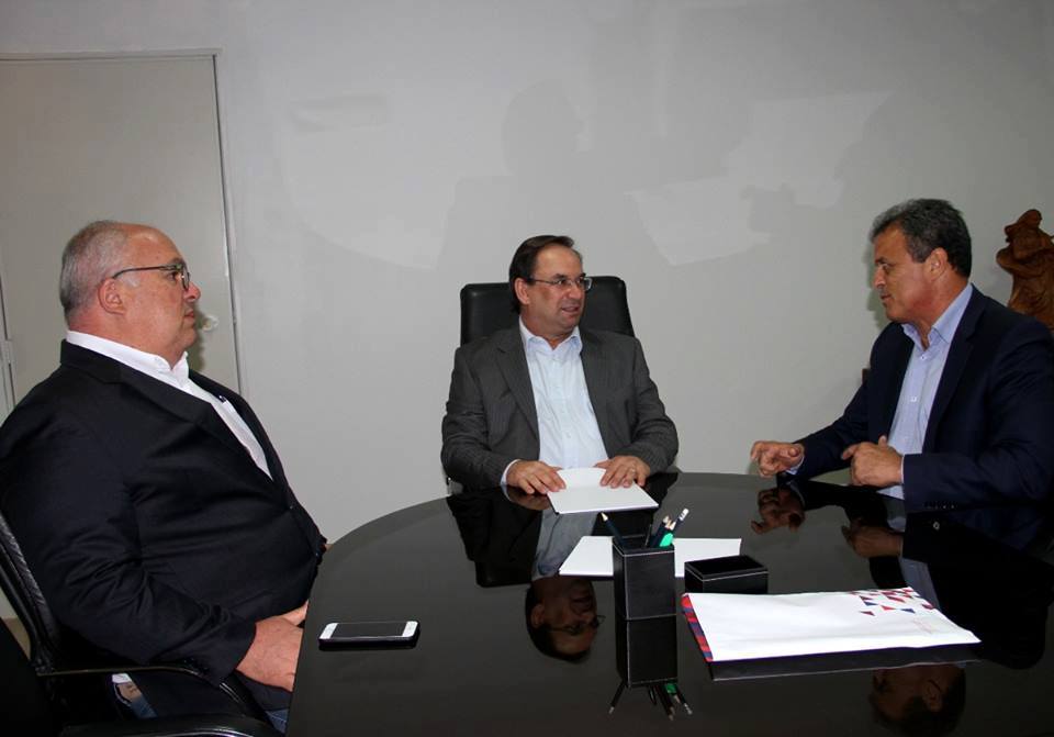 Luciano recebe projeto de iluminação da AL-110 em Arapiraca