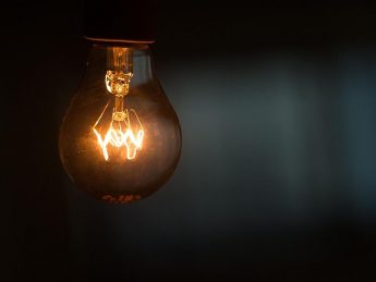 Lâmpadas incandescentes devem ser retiradas do mercado até 2016 (Marcello Casal Jr/Agência Brasil)