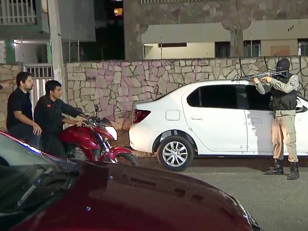 Tiro que matou jovem em blitz na PB foi dado pela frente, diz delegado