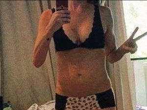 Piovani se exibe em selfie só de lingerie: “Ferrari batida é passado”