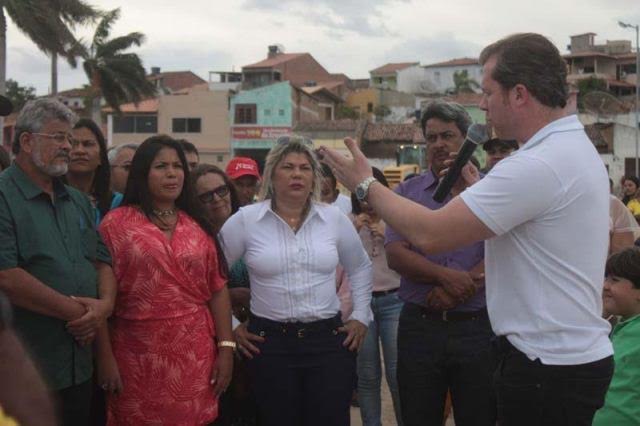 Ministro e governador de SE prestigiam inaugurações e festa religiosa em Traipu