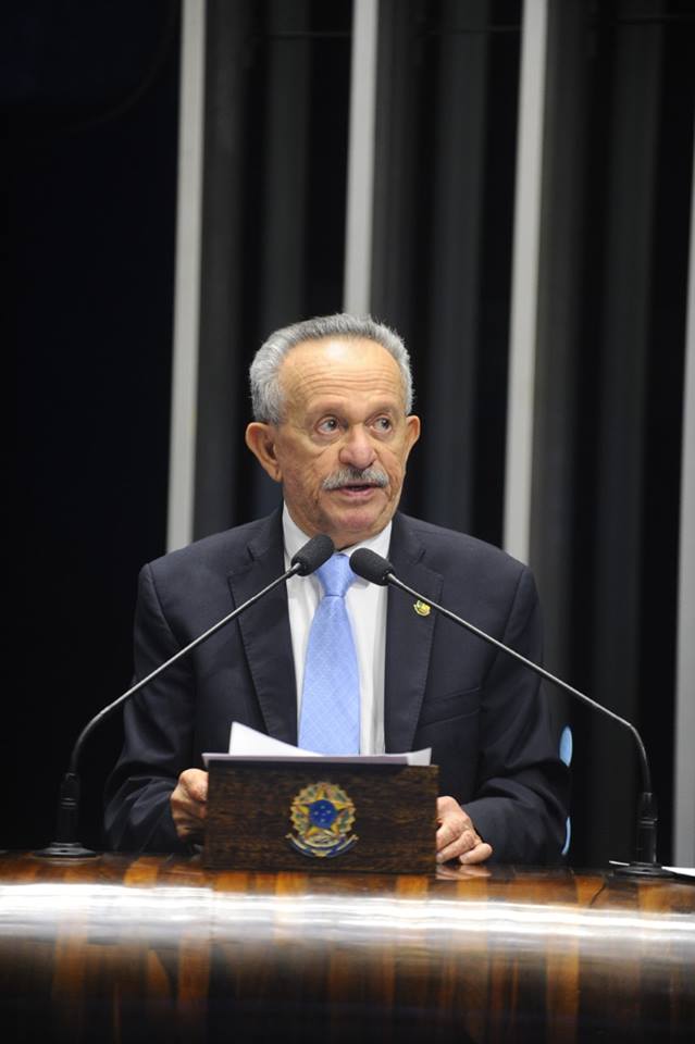 Senador Benedito relata projeto que incentiva a produção de leite no País