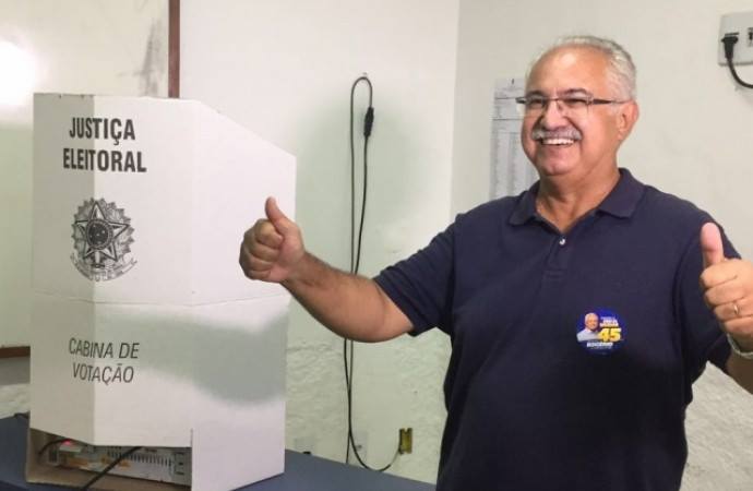 Rogério Teófilo anuncia secretariado e decide diminuir secretarias de quinze para dez