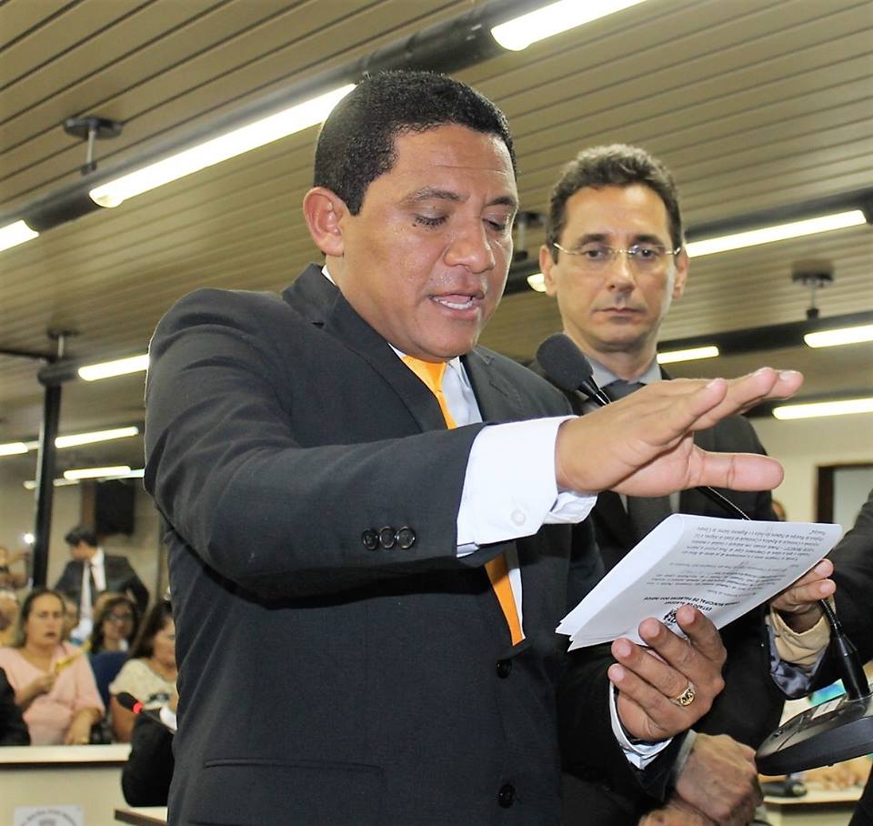 Julio Cezar toma posse e reafirma o compromisso com a saúde e os menos favorecidos