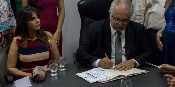 Rogério corta 40% dos cargos comissionados em Arapiraca