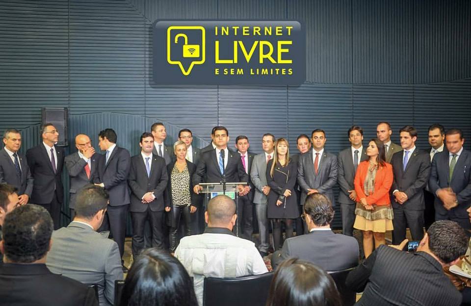 “Não passará”, diz líder da bancada da internet sobre limitação de dados