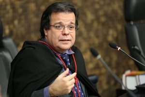 Portador de dislexia deve passar por perícia para tirar CNH, decide TJ
