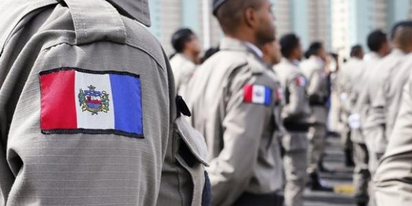 Ameaçando com pedaço de vidro, homem abusa sexualmente de mulher