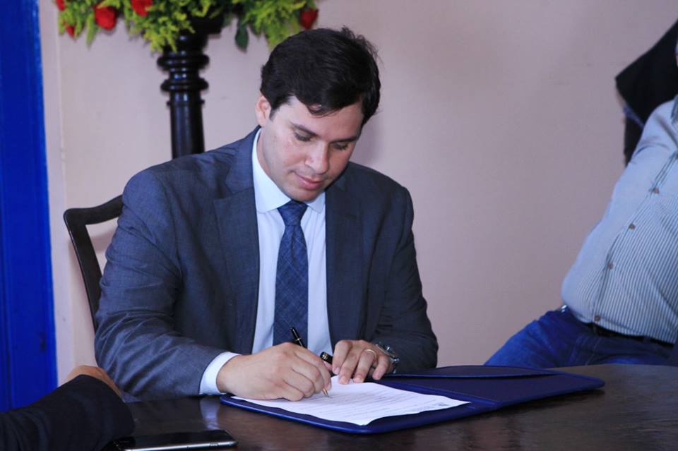 Cacau determina servidores retornarem repartição de origem