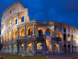 Brasileiros ficam feridos após queda de 4 metros no Coliseu